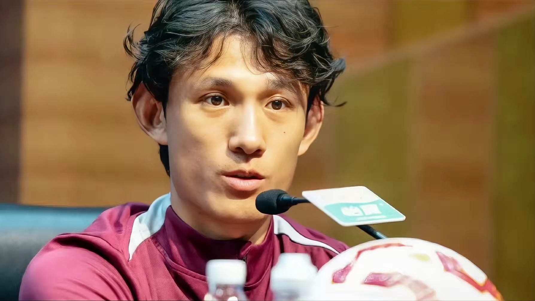 爱游戏全站离谱！今晨山东泰山备战欧篮联深圳男篮队长鼓劲备战西甲，本菲卡国际比赛日更衣室发声的简单介绍